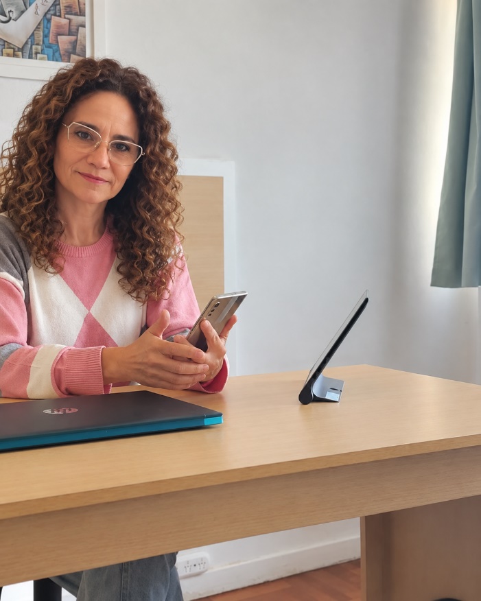 Gabriela Guevara conectada online para una sesión de mentoría